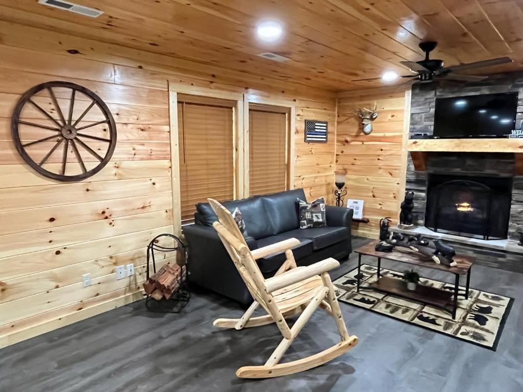 Paradise At The Smokies With Hot Tub! * Sevierville