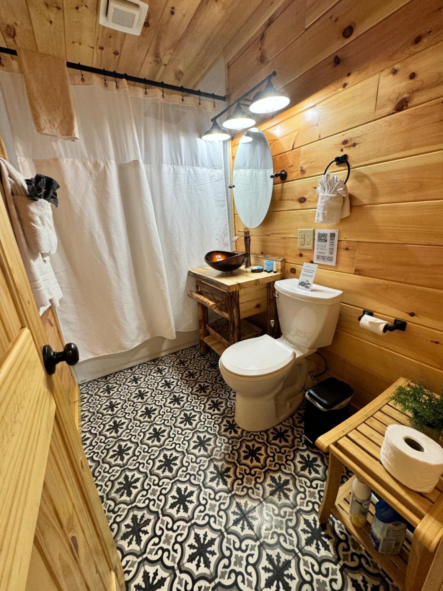 Holiday home Paradise At The Smokies With Hot Tub! *