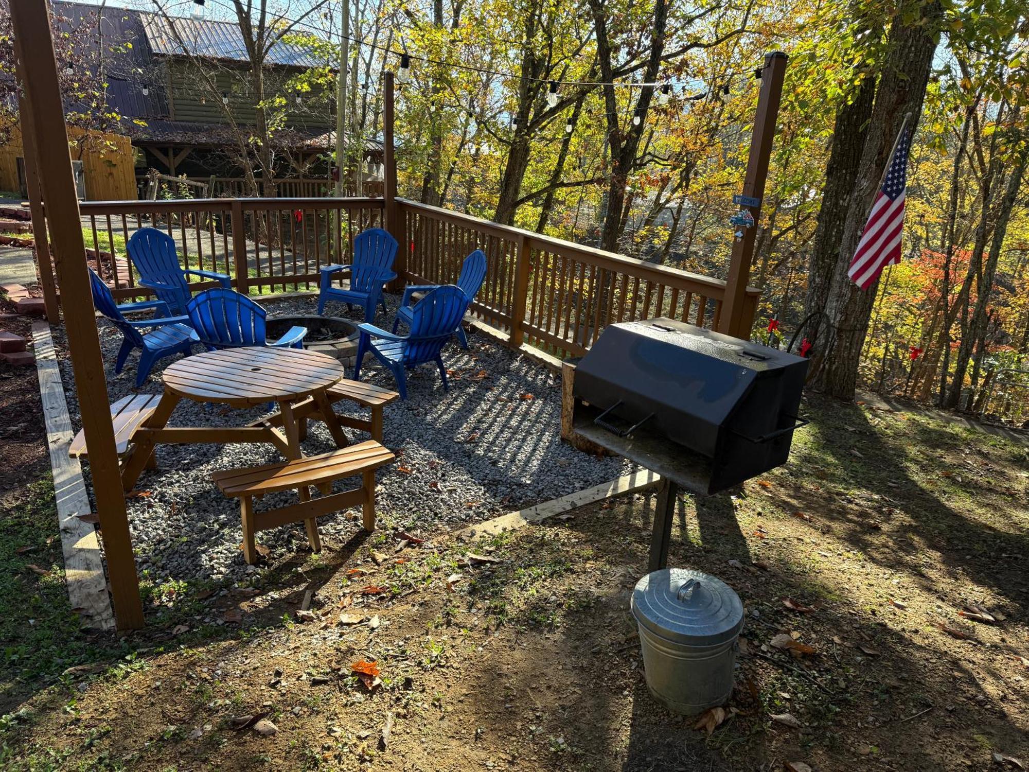 Paradise At The Smokies With Hot Tub! Holiday home Sevierville