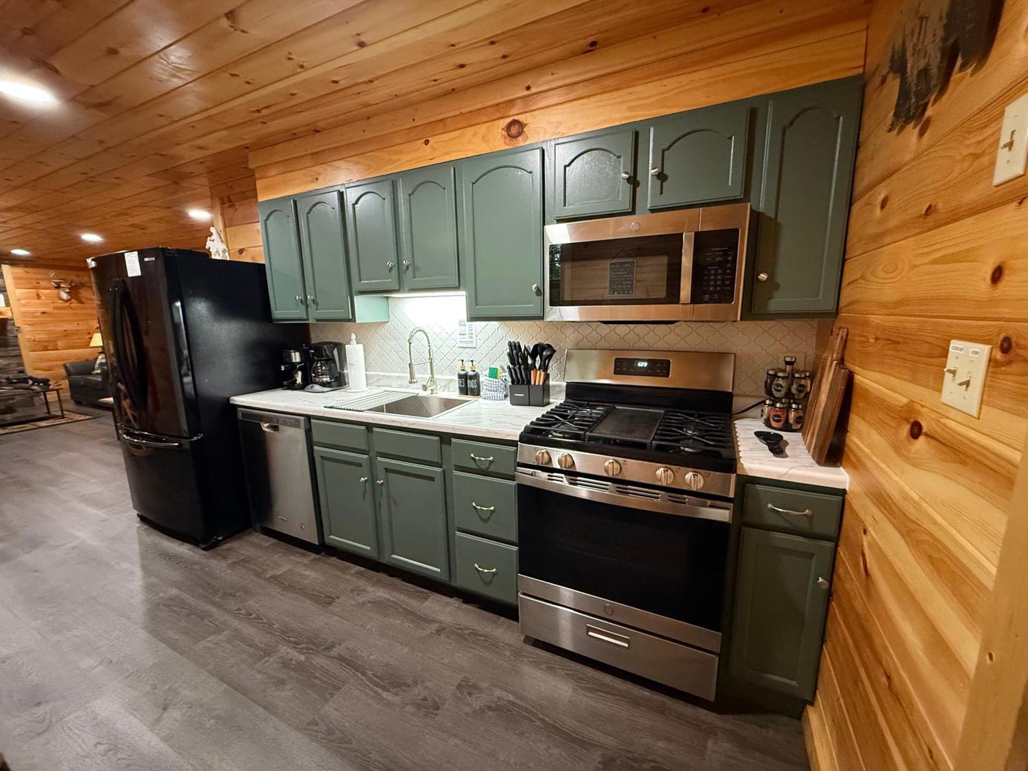 Holiday home Paradise At The Smokies With Hot Tub! *